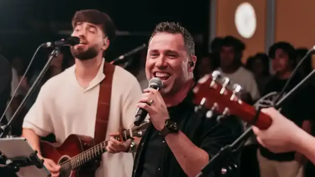 Toni Romero y Factor de Cambio cantan Milagroso/Padre Nuestro entreCristianos Toni Romero y Factor de Cambio cantan Milagroso/Padre Nuestro