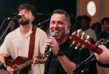 Toni Romero y Factor de Cambio cantan Milagroso/Padre Nuestro entreCristianos Toni Romero y Factor de Cambio cantan Milagroso/Padre Nuestro