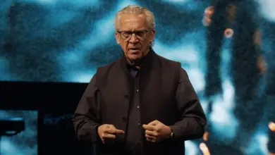¿El Espíritu Santo mora en el creyente pero no reposa en todos? La polémica afirmación de Bill Johnson entreCristianos El Espíritu Santo mora en el creyente pero no reposa en todos? La polémica afirmación de Bill Johnson