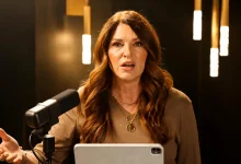La televangelista Katie Souza genera polémica al afirmar que extraterrestres le extrajeron sus óvulos