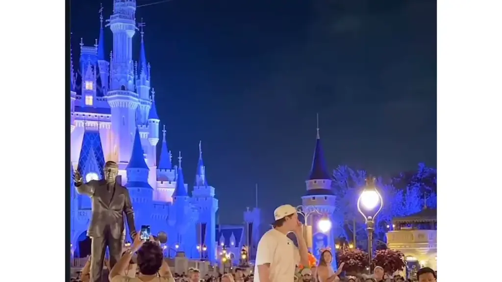 El mensaje del Reino Eterno llega al Magic Kingdom: evangelista predica a Jesús 