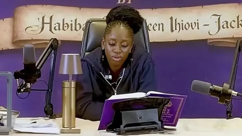 Habibat Salawudeen Ihiovi-Jack pudo haberbatido el Guinness al leer toda la Biblia en 144 horas