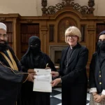 La arzobispa Canterbury retira el premio que previamente dió al musulman Hafiz Muhammad Tahir Mehmood Ashrafi