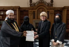 La arzobispa Canterbury retira el premio que previamente dió al musulman Hafiz Muhammad Tahir Mehmood Ashrafi