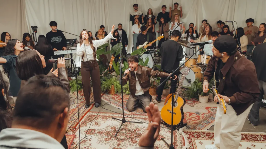 Factor de Cambio clama a Dios: «Rescátame del lodo» entreCristianos Factor de Cambio clama a Dios: «Rescátame del lodo»