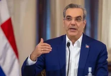 Luis Abinader afirma en el Día de la Biblia: “Los gobiernos y hombres pasan, Dios permanece” entreCristianos Luis Abinader afirma en el Día de la Biblia: “Los gobiernos y hombres pasan, Dios permanece”